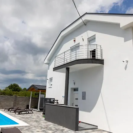 Villa Aljosa Vila *